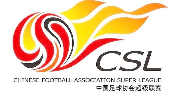 偷看体育老师洗澡被他抓到