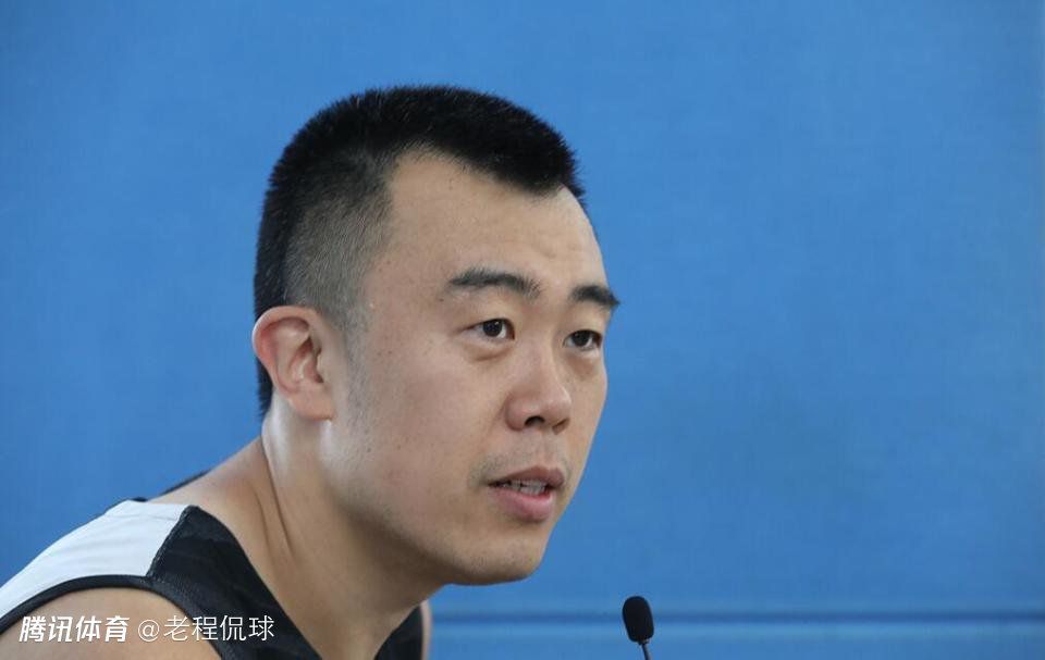 别看我